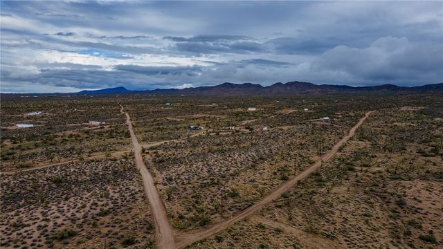 002 N Inyo Drive, White Hills, AZ 86445