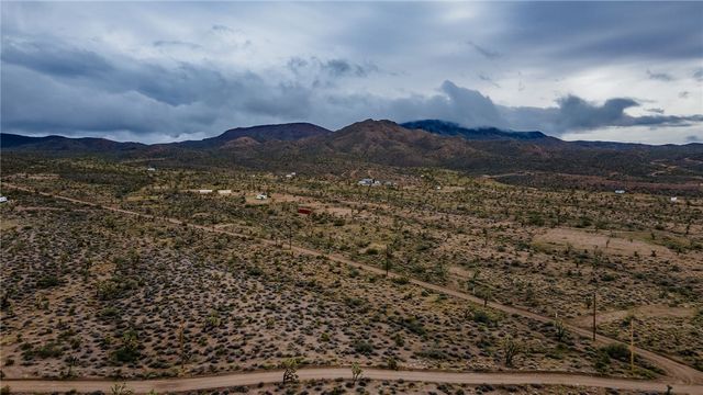 002 N Inyo Drive, White Hills, AZ 86445