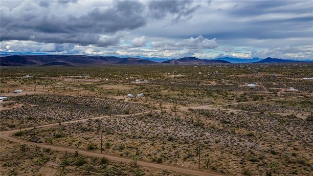 002 N Inyo Drive, White Hills, AZ 86445