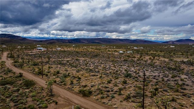 002 N Inyo Drive, White Hills, AZ 86445