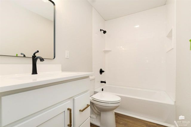 2411 Woodway Drive Unit K, Manhattan, KS 66502