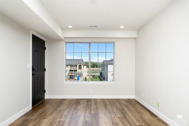 2411 Woodway Drive Unit K, Manhattan, KS 66502