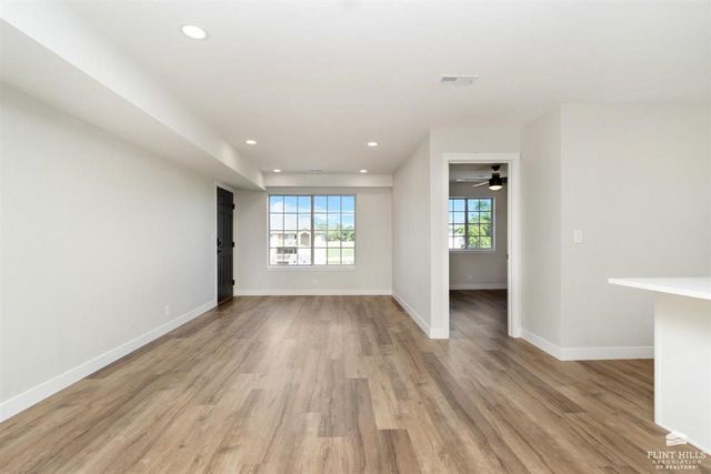 2411 Woodway Drive Unit K, Manhattan, KS 66502