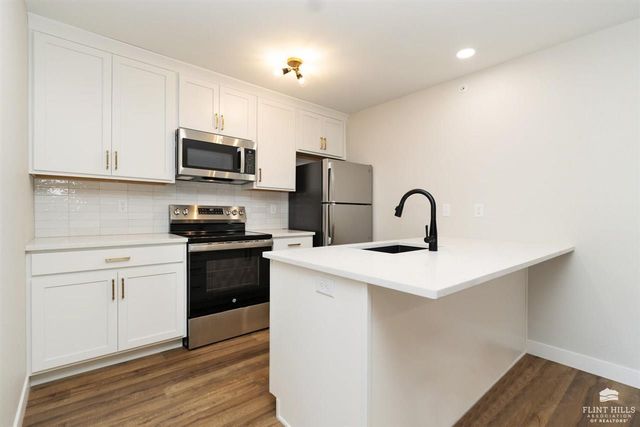 2411 Woodway Drive Unit K, Manhattan, KS 66502