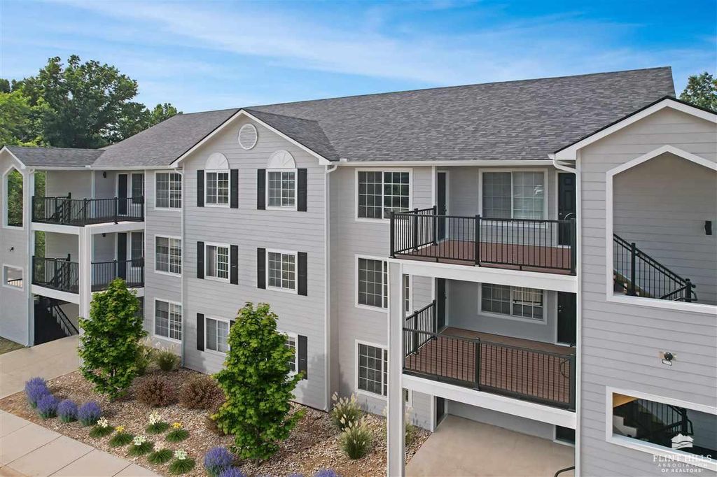 2411 Woodway Drive Unit K, Manhattan, KS 66502