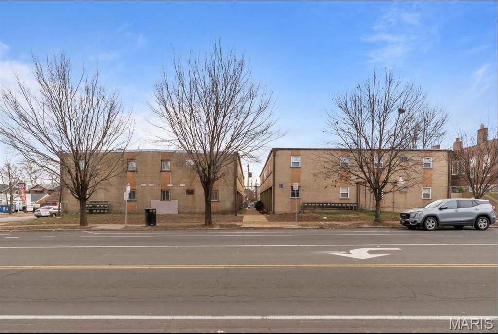 3752 Chippewa Street, St Louis, MO 63116