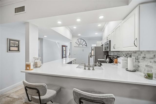 5726 ASHTON LAKE DRIVE 11, Sarasota, FL 34231