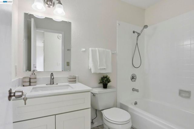 27720 Persimmon Drive, Hayward, CA 94544