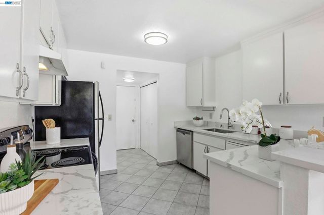 27720 Persimmon Drive, Hayward, CA 94544