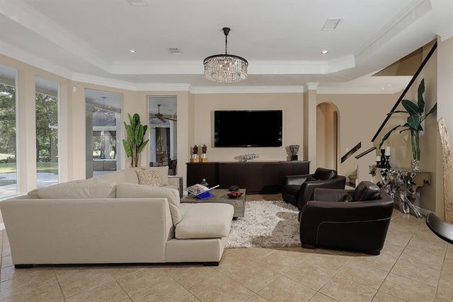 8 Autumn Crescent, The Woodlands, TX 77381