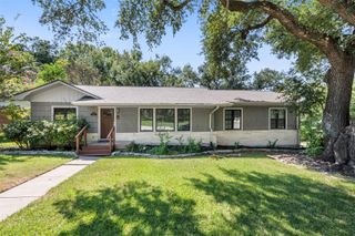 1904 Avenue P, Huntsville, TX 77340
