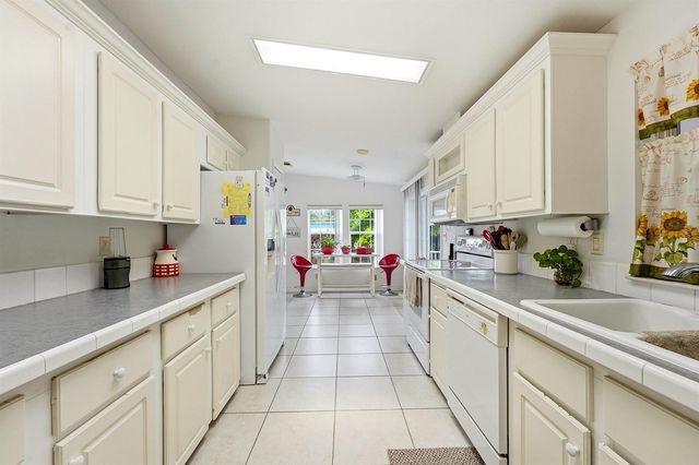 8355 SE Wren Avenue, Hobe Sound, FL 33455