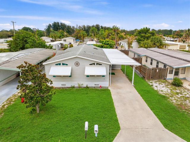 8355 SE Wren Avenue, Hobe Sound, FL 33455