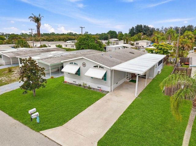 8355 SE Wren Avenue, Hobe Sound, FL 33455