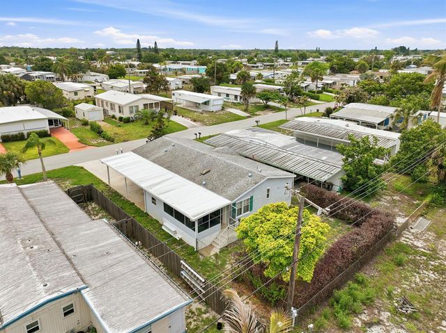 8355 SE Wren Avenue, Hobe Sound, FL 33455