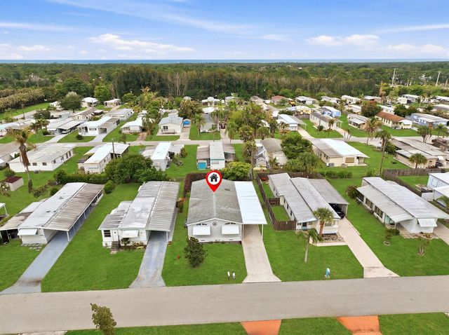 8355 SE Wren Avenue, Hobe Sound, FL 33455