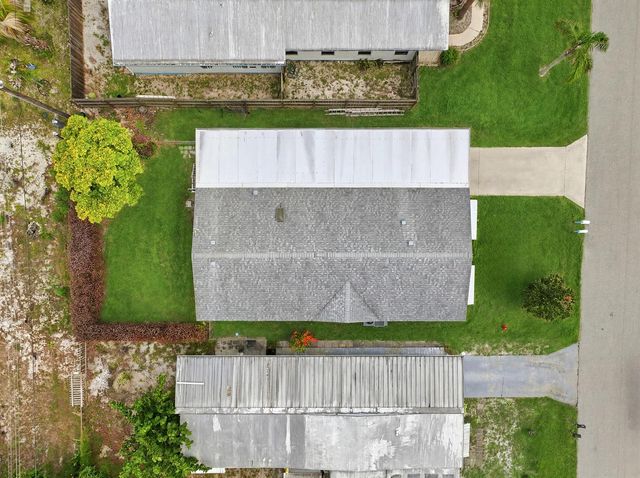 8355 SE Wren Avenue, Hobe Sound, FL 33455