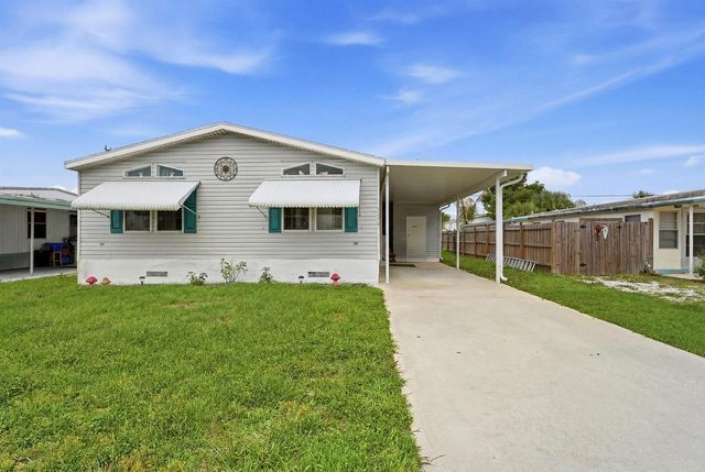8355 SE Wren Avenue, Hobe Sound, FL 33455