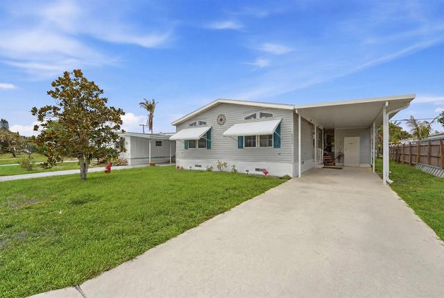 8355 SE Wren Avenue, Hobe Sound, FL 33455