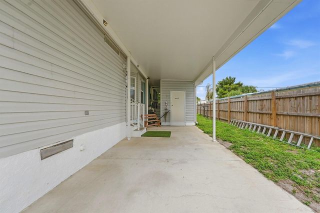 8355 SE Wren Avenue, Hobe Sound, FL 33455