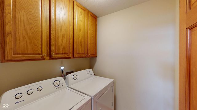 7427 Oak Knoll Drive, Indianapolis, IN 46217