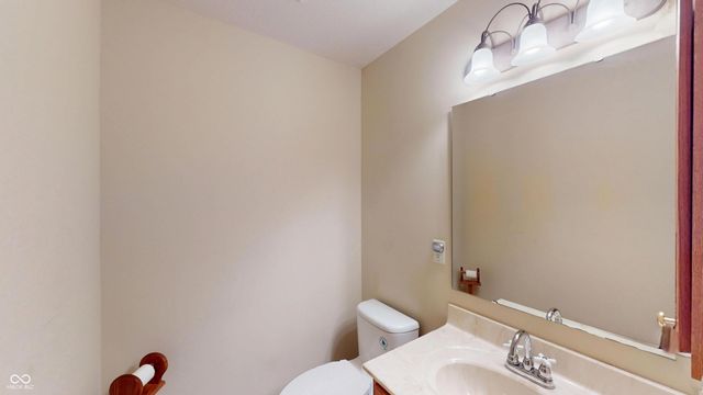 7427 Oak Knoll Drive, Indianapolis, IN 46217