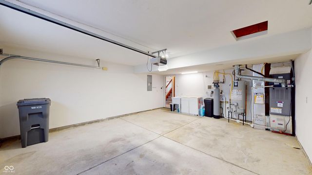 7427 Oak Knoll Drive, Indianapolis, IN 46217