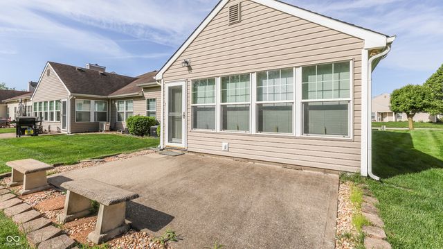 7427 Oak Knoll Drive, Indianapolis, IN 46217