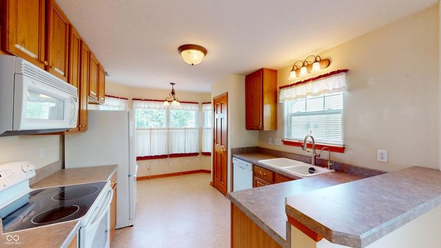 7427 Oak Knoll Drive, Indianapolis, IN 46217