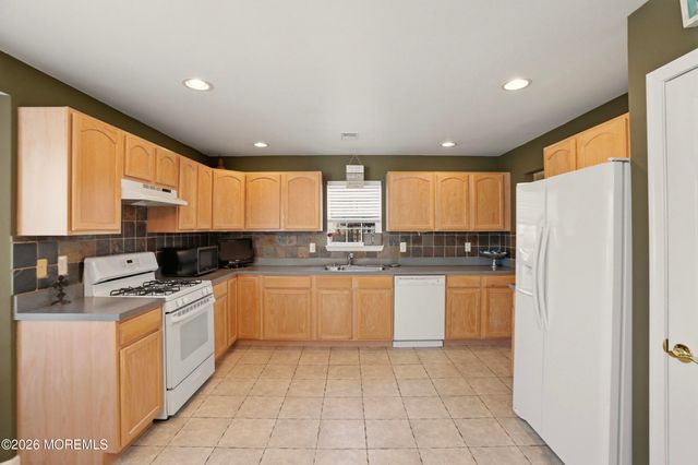 1609 8th Avenue, Toms River, NJ 08757