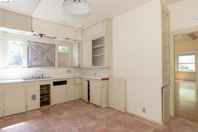 42 Linda Ave, Oakland, CA 94611