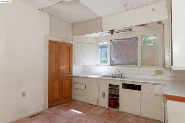 42 Linda Ave, Oakland, CA 94611