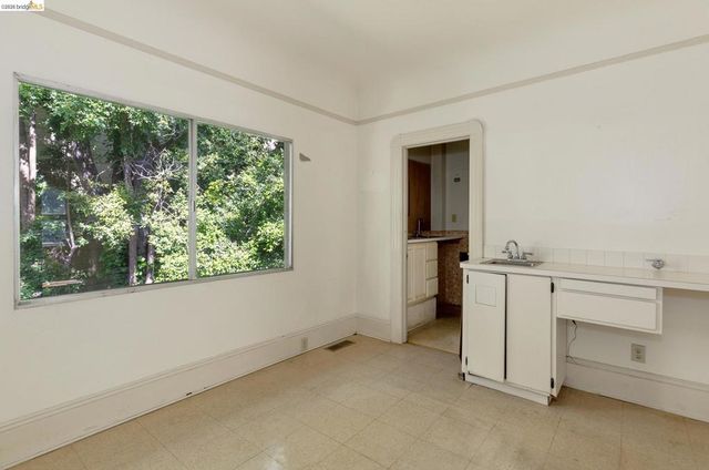 42 Linda Ave, Oakland, CA 94611