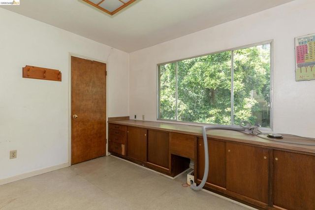 42 Linda Ave, Oakland, CA 94611