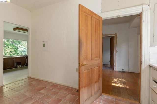 42 Linda Ave, Oakland, CA 94611