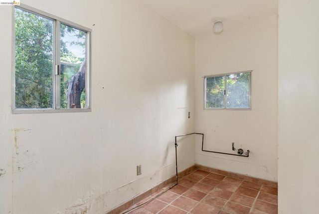 42 Linda Ave, Oakland, CA 94611