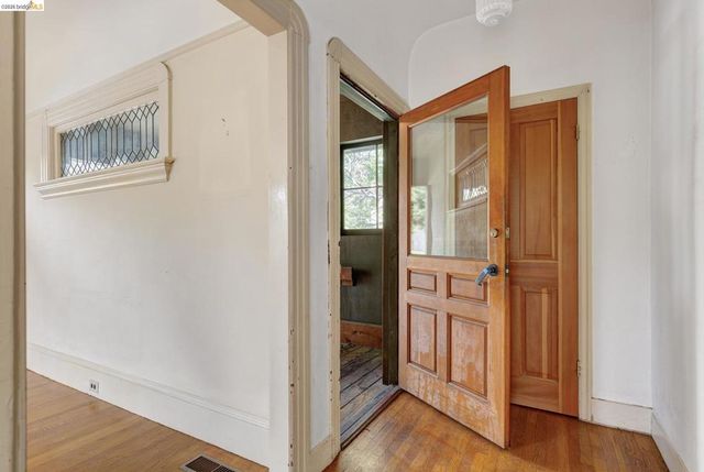 42 Linda Ave, Oakland, CA 94611