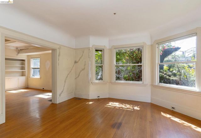 42 Linda Ave, Oakland, CA 94611