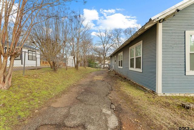 1409 N Carlyle, Tyler, TX 75702