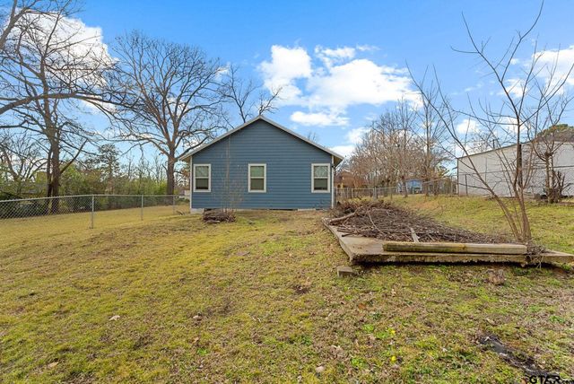 1409 N Carlyle, Tyler, TX 75702