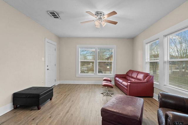 1409 N Carlyle, Tyler, TX 75702