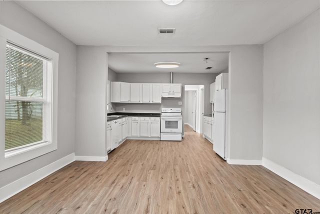 1409 N Carlyle, Tyler, TX 75702