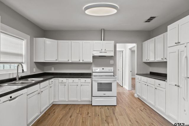 1409 N Carlyle, Tyler, TX 75702