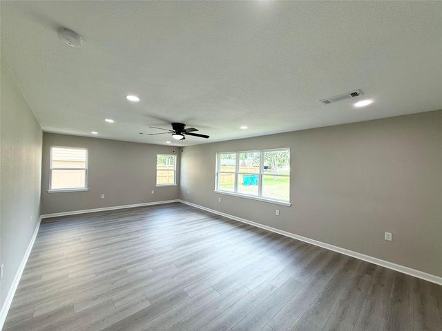 2626 Woodland Street, La Marque, TX 77568