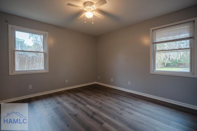 1042 Live Oak Drive, Hinesville, GA 31313