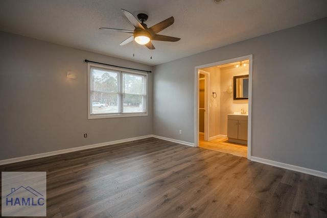 1042 Live Oak Drive, Hinesville, GA 31313