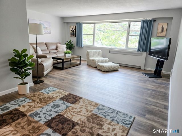 292 Pequot Avenue 4E, New London, CT 06320