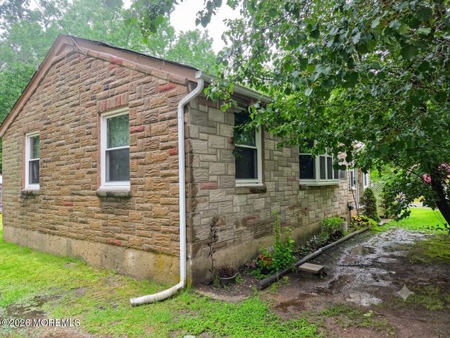 19 Mockingbird Lane, Browns Mills, NJ 08015