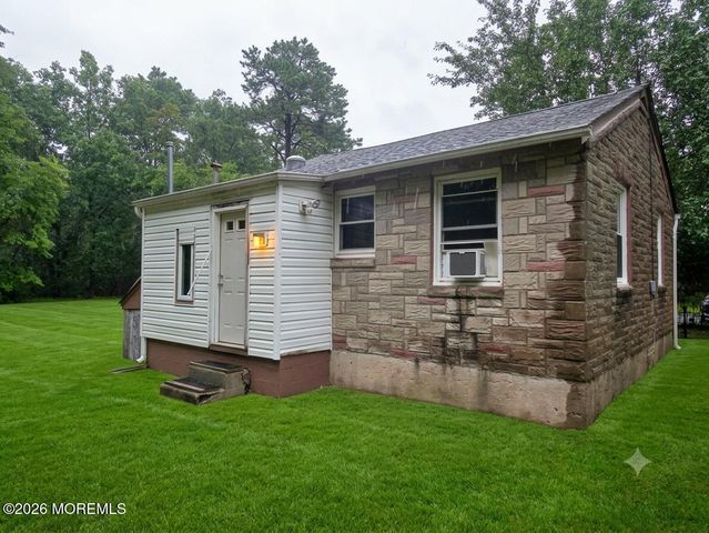 19 Mockingbird Lane, Browns Mills, NJ 08015