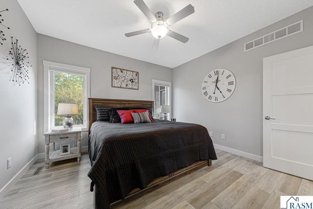 1929 Lexington Lane, North Mankato, MN 56003